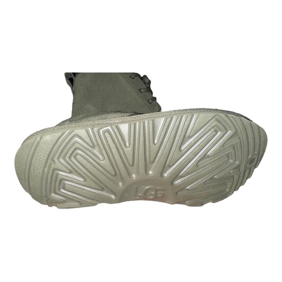 Uggs - Picture 4 of 5